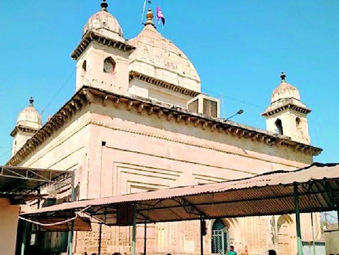 Samsum in the court of Mahakali for a month and a half | महाकालीच्या दरबारात दीड महिन्यापासून सामसूम Samsum in the court of Mahakali for a month and a half | महाकालीच्या दरबारात दीड महिन्यापासून सामसूम