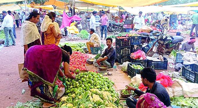 Inflation has gone up and it has become difficult for the masses to survive | महागाईचा वेलू गेला गगनावरी जनसामान्यांचे जगणे झाले कठीण Inflation has gone up and it has become difficult for the masses to survive | महागाईचा वेलू गेला गगनावरी जनसामान्यांचे जगणे झाले कठीण