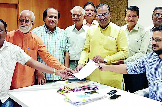 Turn on the experimental turnaround | प्रायोगिक तत्त्वावर वळणमार्ग सुरू करावा Turn on the experimental turnaround | प्रायोगिक तत्त्वावर वळणमार्ग सुरू करावा