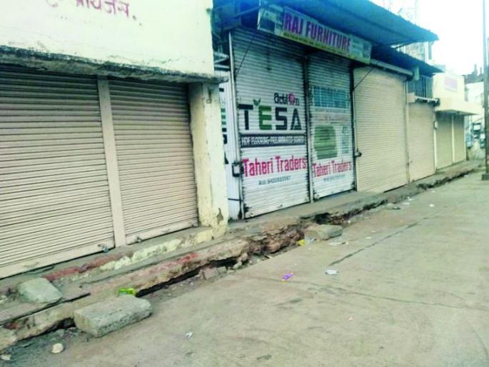 Unlocked after two months; Only restrictions remain | दोन महिन्यांनंतर अनलॉक; मात्र निर्बंध कायम Unlocked after two months; Only restrictions remain | दोन महिन्यांनंतर अनलॉक; मात्र निर्बंध कायम