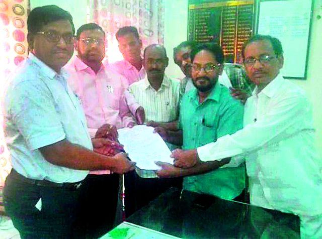 Teachers' demonstrations for pending demands | प्रलंबित मागण्यांसाठी शिक्षकांची निदर्शने Teachers' demonstrations for pending demands | प्रलंबित मागण्यांसाठी शिक्षकांची निदर्शने