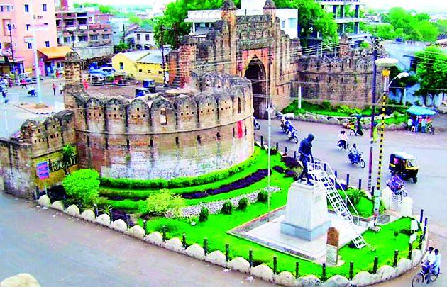 The district's strong step towards cleanliness | स्वच्छतेच्या दिशेने जिल्ह्याचे दमदार पाऊल