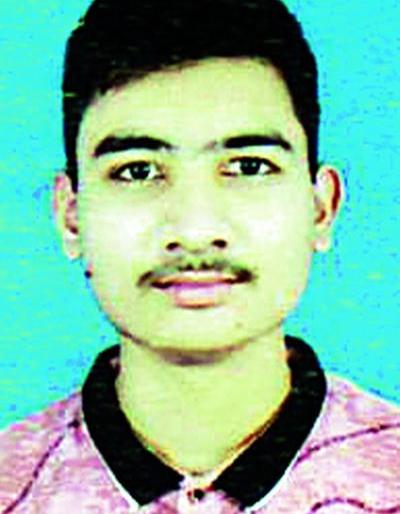 Varanasi's Aditya Milmile topper | वरोऱ्याचा आदित्य मिलमिले अव्वल