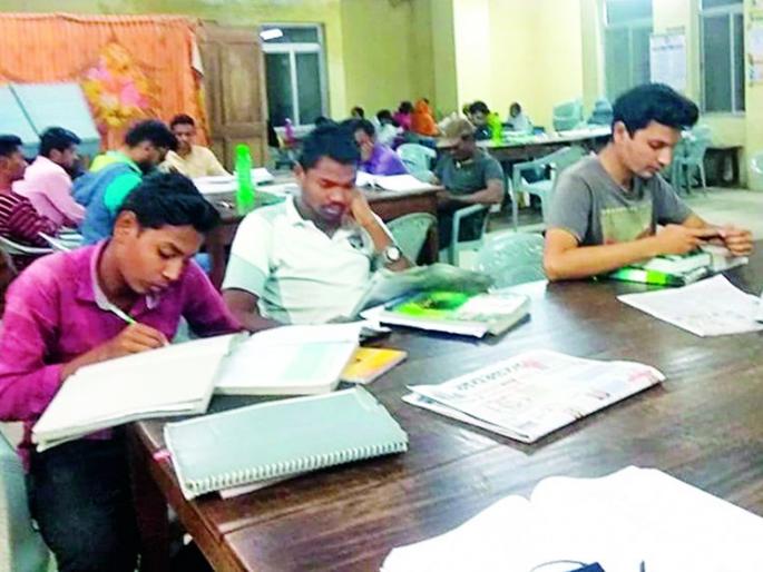 The libraries in the district were swollen with crowds | जिल्ह्यातील वाचनालये गर्दीने फुलले The libraries in the district were swollen with crowds | जिल्ह्यातील वाचनालये गर्दीने फुलले