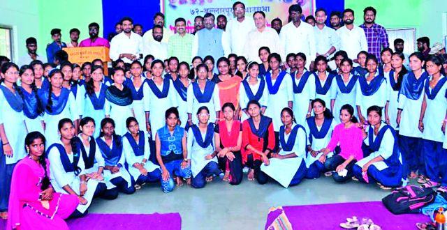 Chandrapur's top decision in the country | देशात चंद्रपूर अव्वल ठरावा Chandrapur's top decision in the country | देशात चंद्रपूर अव्वल ठरावा