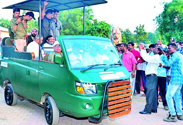 The way students showed it | विद्यार्थ्यांनी दाखविला मार्ग