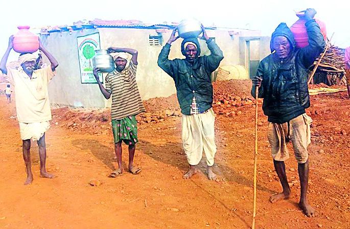 The company stopped the water of the Patagundas | कंपनीने केले पाटागुडावासीयांचे पाणी बंद The company stopped the water of the Patagundas | कंपनीने केले पाटागुडावासीयांचे पाणी बंद