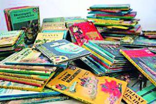 Students are deprived of textbooks | विद्यार्थी पाठ्यपुस्तकांपासून वंचित Students are deprived of textbooks | विद्यार्थी पाठ्यपुस्तकांपासून वंचित