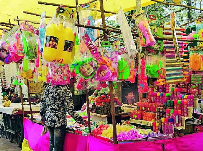 Holi of indigenous colors to be feared by Corona | कोरोनाच्या भीतीने होणार स्वदेशी रंगांची होळी Holi of indigenous colors to be feared by Corona | कोरोनाच्या भीतीने होणार स्वदेशी रंगांची होळी