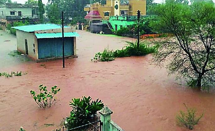 Rainfall hail in Brahmapuri, Nagbhid, Chimur | ब्रह्मपुरी, नागभीड, चिमूरमध्ये पावसाचा कहर