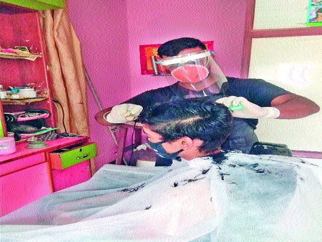 Use a paper sheet when cutting! | कटिंग करताना कागदी चादरीचा वापर!