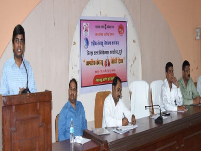 Action will be taken against Tobacco Education teachers, non-teaching staff | तंबाखू खाणाºया शिक्षक, शिक्षकेतर कर्मचाºयांवर कारवाई करणार Action will be taken against Tobacco Education teachers, non-teaching staff | तंबाखू खाणाºया शिक्षक, शिक्षकेतर कर्मचाºयांवर कारवाई करणार