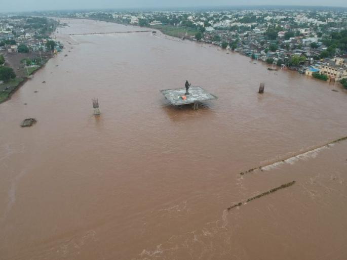 The rivers in Dhule district are still flooded | धुळे जिल्ह्यात नद्यांना अद्याप पूर कायम The rivers in Dhule district are still flooded | धुळे जिल्ह्यात नद्यांना अद्याप पूर कायम