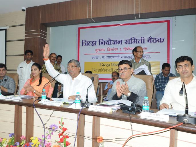 10 Crore fund for rural roads, Kolhapur District Planning Committee meeting | ग्रामीण रस्तेदुरुतीसाठी १० कोटींचा निधी, कोल्हापूर जिल्हा नियोजन समिती बैठकीत निर्णय 10 Crore fund for rural roads, Kolhapur District Planning Committee meeting | ग्रामीण रस्तेदुरुतीसाठी १० कोटींचा निधी, कोल्हापूर जिल्हा नियोजन समिती बैठकीत निर्णय