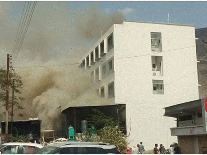 A huge fire broke out at the newly constructed private covid center building in Chandwad | चांदवडला नव्याने उभारलेल्या खाजगी कोविड सेंटरच्या इमारतीला भीषण आग A huge fire broke out at the newly constructed private covid center building in Chandwad | चांदवडला नव्याने उभारलेल्या खाजगी कोविड सेंटरच्या इमारतीला भीषण आग
