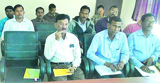 Development Works Review | विकास कामांचा घेतला आढावा Development Works Review | विकास कामांचा घेतला आढावा