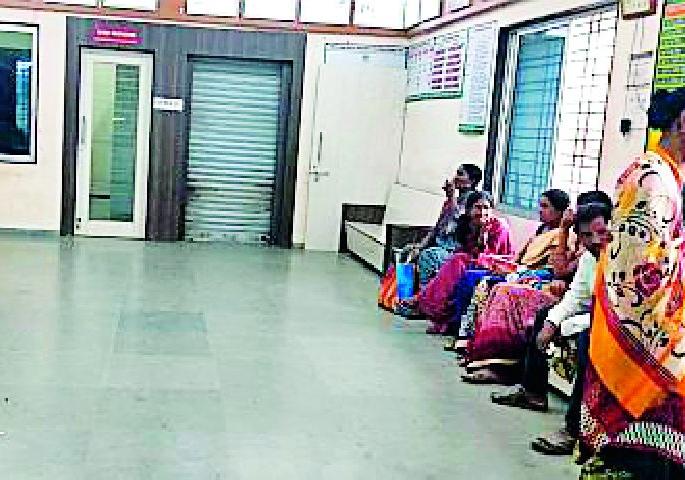 Linkfail hit by bank customers in Dhanora and Ashti | धानोरा व आष्टीतील बँक ग्राहकांना लिंकफेलचा फटका