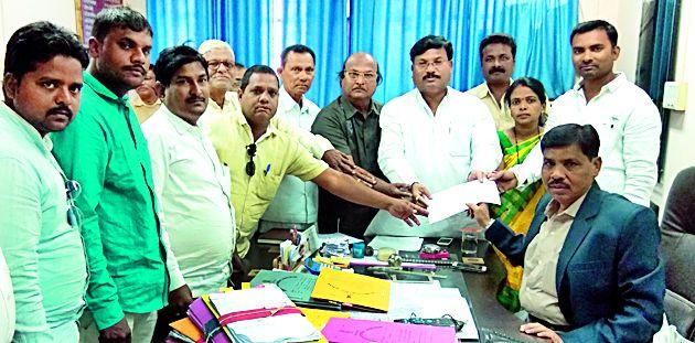 Declare the district drought affected | जिल्हा दुष्काळग्रस्त घोषित करा