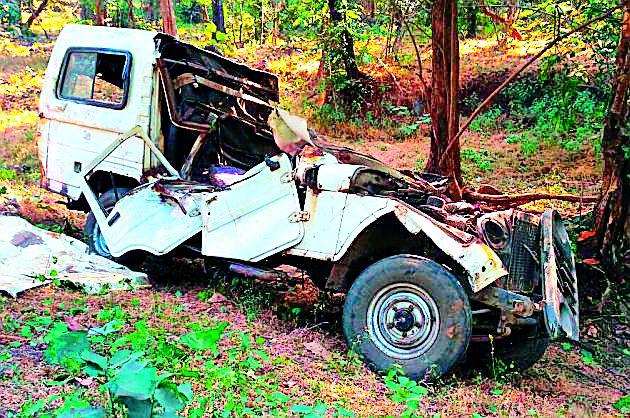 Driver's death by overtaking tracks | ट्रॅक्स उलटून चालकाचा मृत्यू Driver's death by overtaking tracks | ट्रॅक्स उलटून चालकाचा मृत्यू