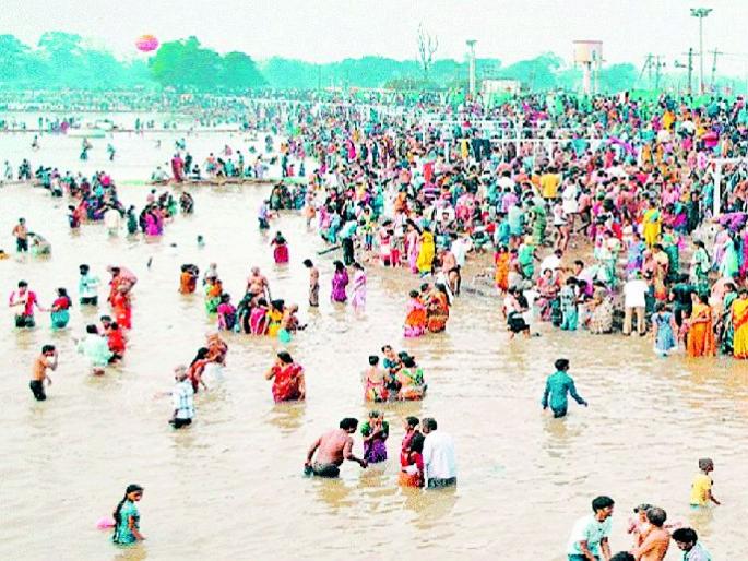 The crowd of devotees in the district | जिल्ह्यातील भाविकांची मेडारामात गर्दी The crowd of devotees in the district | जिल्ह्यातील भाविकांची मेडारामात गर्दी