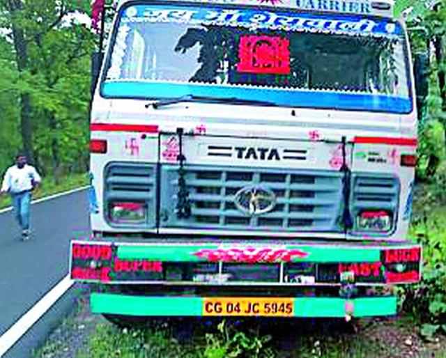 Controversy over the promise of the dead body | हद्दीच्या वादात मृतदेहाची अवहेलना Controversy over the promise of the dead body | हद्दीच्या वादात मृतदेहाची अवहेलना