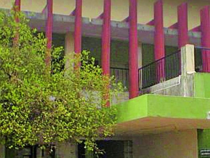 District Bank is dominated by moneylenders | जिल्हा बँकेवर सावकार गटाचेच वर्चस्व District Bank is dominated by moneylenders | जिल्हा बँकेवर सावकार गटाचेच वर्चस्व