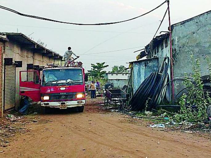 Ammonia leak from Ice factory | आईस फॅक्टरीतून अमोनियाची गळती Ammonia leak from Ice factory | आईस फॅक्टरीतून अमोनियाची गळती