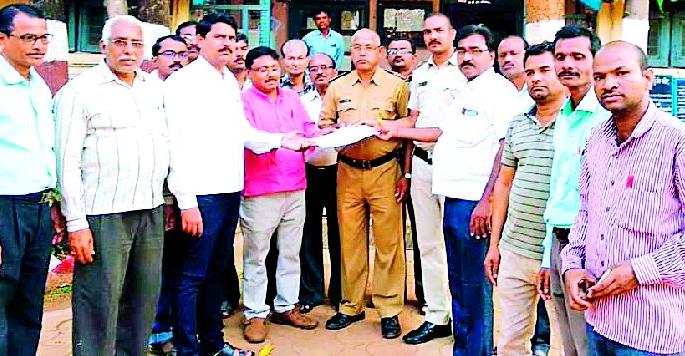 Shocked the offender against the defendant | आक्षेपार्ह विधान करणाऱ्याविरुद्ध दंड थोपटले