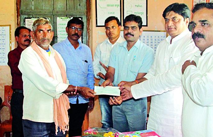 Needs tree enrichment for environmental balance | पर्यावरण संतुलनासाठी वृक्ष संवर्धन आवश्यक Needs tree enrichment for environmental balance | पर्यावरण संतुलनासाठी वृक्ष संवर्धन आवश्यक