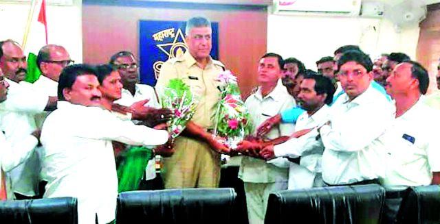 Welcome to the new District Superintendent of Police | नवीन जिल्हा पोलीस अधीक्षकांचे स्वागत Welcome to the new District Superintendent of Police | नवीन जिल्हा पोलीस अधीक्षकांचे स्वागत