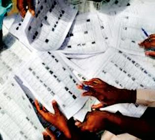 Including bogus voters in the voters list | मतदार यादीमध्ये बोगस मतदारांचा समावेश Including bogus voters in the voters list | मतदार यादीमध्ये बोगस मतदारांचा समावेश
