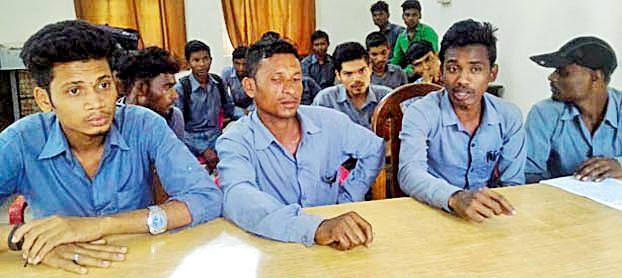 ITI pampering for hours | आयटीआयचा पेपर पाऊण तास उशिराने