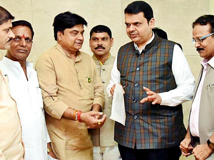 Implement the drought situation | दुष्काळी स्थितीत उपाययोजना राबवा Implement the drought situation | दुष्काळी स्थितीत उपाययोजना राबवा