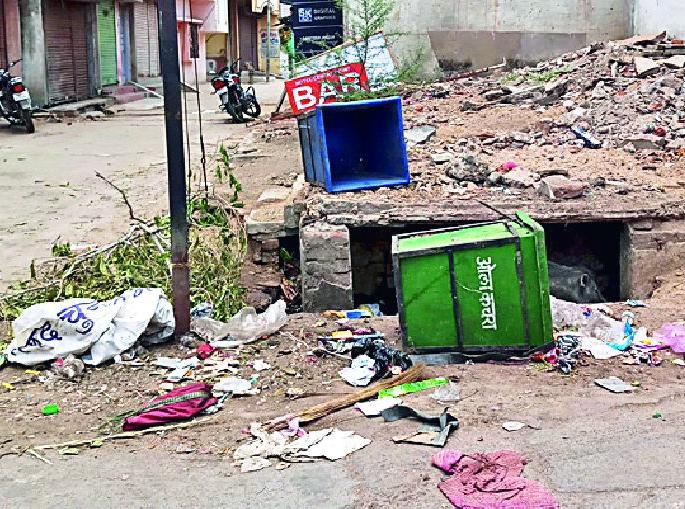 'Fiber Container' Removes Trash | ‘फायबर कंटेनर’ टाकले कचऱ्यात