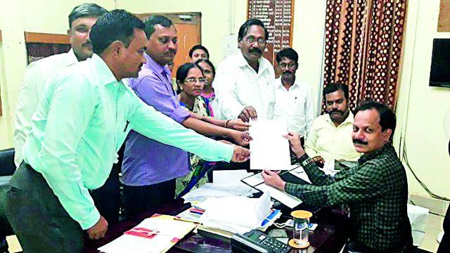 State Government employees to strike today | राज्य सरकारी कर्मचारी आजपासून संपावर State Government employees to strike today | राज्य सरकारी कर्मचारी आजपासून संपावर