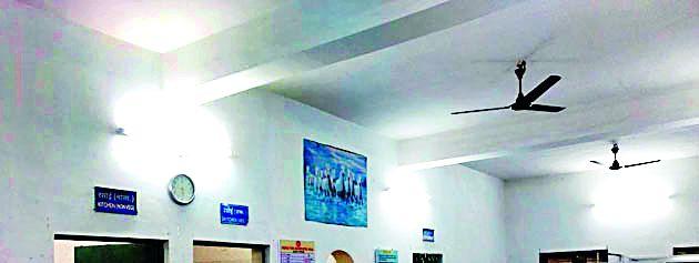 Railway station got LED | रेल्वे स्थानक झाले एलईडीमय Railway station got LED | रेल्वे स्थानक झाले एलईडीमय