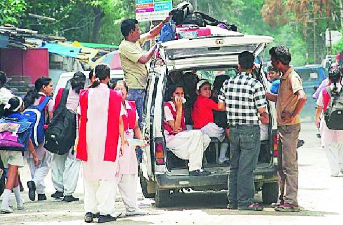 Transportation of students from 19 schools by private vehicles | २१९ शाळांतील विद्यार्थ्यांची वाहतूक खासगी वाहनांनी