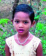 Four-year-old creature of four-year-old Chumukali taken by a coin of Rs | दहा रुपयांच्या नाण्याने घेतला चार वर्षीय चिमुकलीचा जीव Four-year-old creature of four-year-old Chumukali taken by a coin of Rs | दहा रुपयांच्या नाण्याने घेतला चार वर्षीय चिमुकलीचा जीव