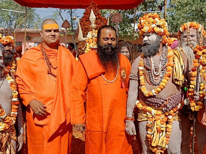 Sadhu-Mahant of Trimbak leaves for Kumbh Mela of Haridwar | हरिद्वारच्या कुंभमेळ्यासाठी त्र्यंबकचे साधू-महंत रवाना Sadhu-Mahant of Trimbak leaves for Kumbh Mela of Haridwar | हरिद्वारच्या कुंभमेळ्यासाठी त्र्यंबकचे साधू-महंत रवाना