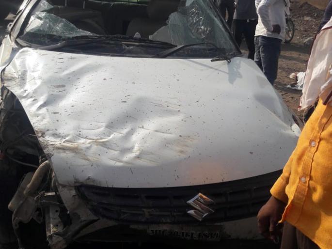 One killed by car in the car | कार उलटल्याने एक जण ठार One killed by car in the car | कार उलटल्याने एक जण ठार