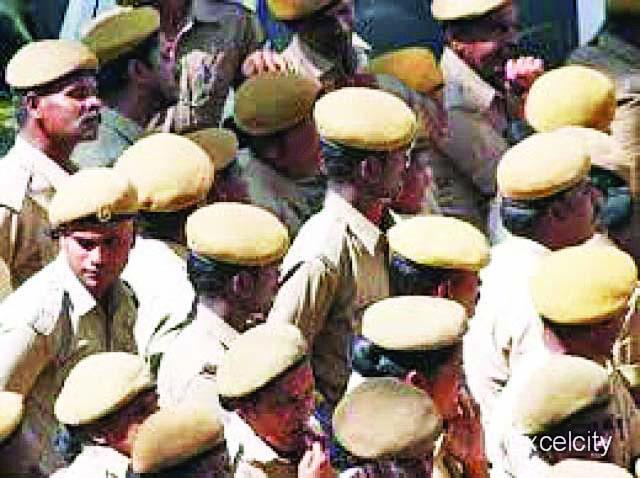 Retired from the Home Guard in the State | राज्यातील गृहरक्षक दलाचे जवान तडकाफडकी सेवामुक्त Retired from the Home Guard in the State | राज्यातील गृहरक्षक दलाचे जवान तडकाफडकी सेवामुक्त