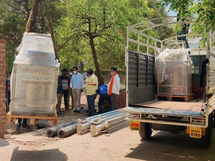 Two Dura oxygen cylinders filed through public participation | लोकसहभागातून दोन ड्युरा ऑक्सिजन सिलिंडर दाखल Two Dura oxygen cylinders filed through public participation | लोकसहभागातून दोन ड्युरा ऑक्सिजन सिलिंडर दाखल