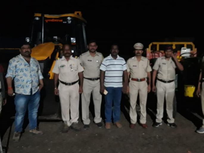 JCB machine, tractor worth Rs 20 lakh seized | जेसीबी मशीन, ट्रॅक्टरसह २० लाखांचा मुद्देमाल जप्त JCB machine, tractor worth Rs 20 lakh seized | जेसीबी मशीन, ट्रॅक्टरसह २० लाखांचा मुद्देमाल जप्त
