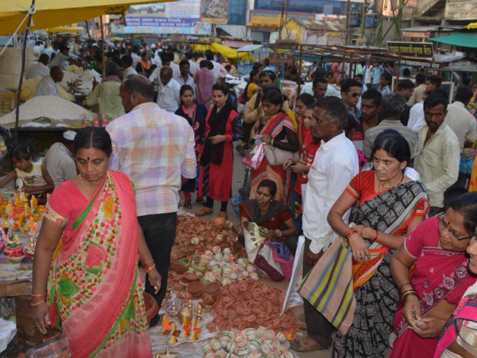 Diwali enthusiasm everywhere | दिवाळीचा उत्साह शिगेला