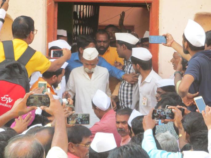 Undeclared curb on large roads | बडी सडकवर अघोषित संचारबंदी Undeclared curb on large roads | बडी सडकवर अघोषित संचारबंदी