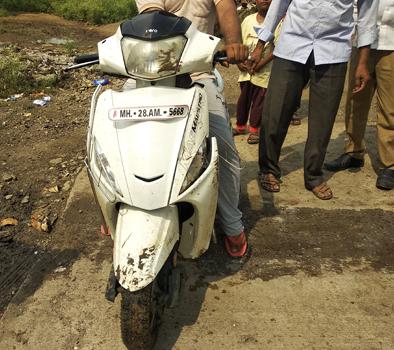 Robbery for theft at the Dharma Das Maharaj Temple at Ardkheda | आरदखेडा येथील धर्मदास महाराज मंदिरात जबरी चोरी Robbery for theft at the Dharma Das Maharaj Temple at Ardkheda | आरदखेडा येथील धर्मदास महाराज मंदिरात जबरी चोरी