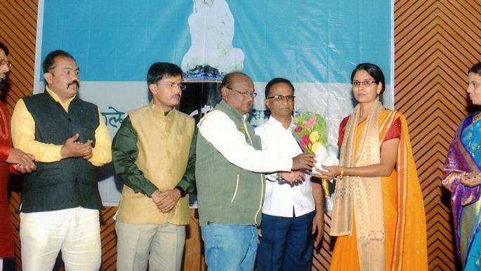 I get inspiration from poetry to live | जगण्यासाठी मला कवितेतून प्रेरणा मिळते I get inspiration from poetry to live | जगण्यासाठी मला कवितेतून प्रेरणा मिळते