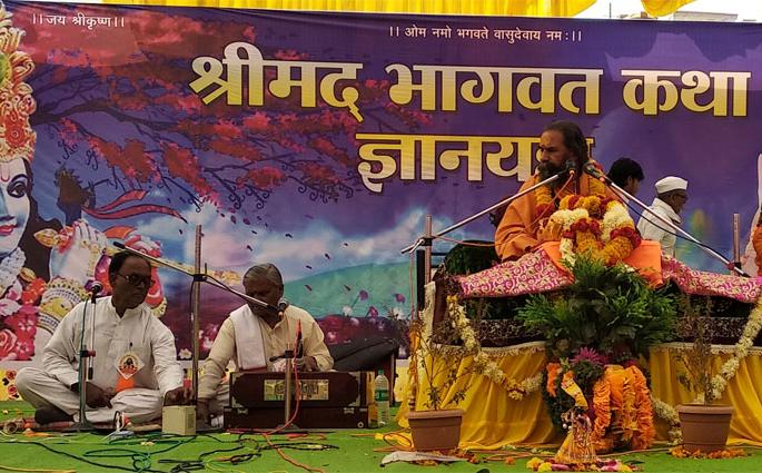 The Kirtan Festival started in Jafarabad | जाफराबाद येथील कीर्तन महोत्सवास प्रारंभ