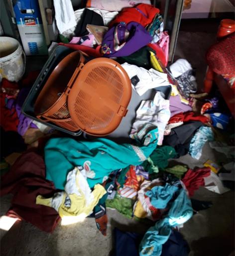 A thunderbolt at Ankushnagar | अंकुशनगर येथे चोरट्यांचा धुमाकूळ