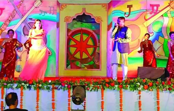 It is humiliation of women to force her dance on Gauri puja day - Archana Tale | गौरी आवाहनाच्या दिवशी बाया नाचविणे हा मातृशक्तीचा अपमान!